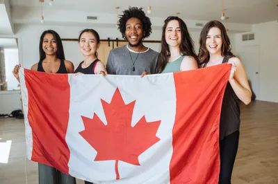 International scholarship opportunities for non-Canadians